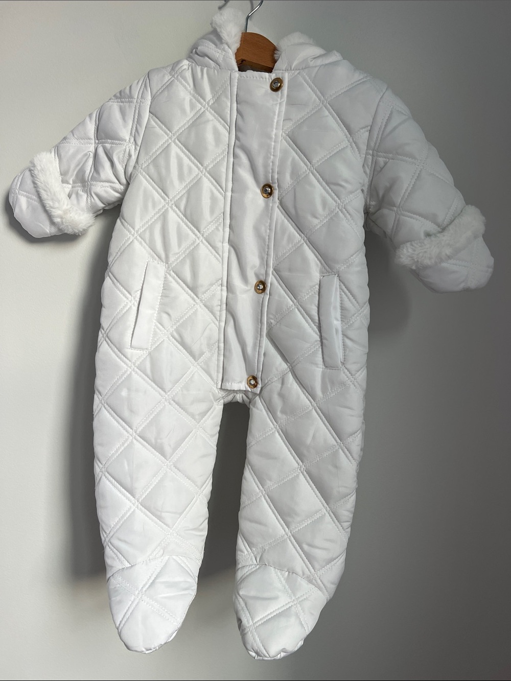 Rothschild | White Quilted Hooded One-Piece Comfy Minimalist Modern Size 6-9 M